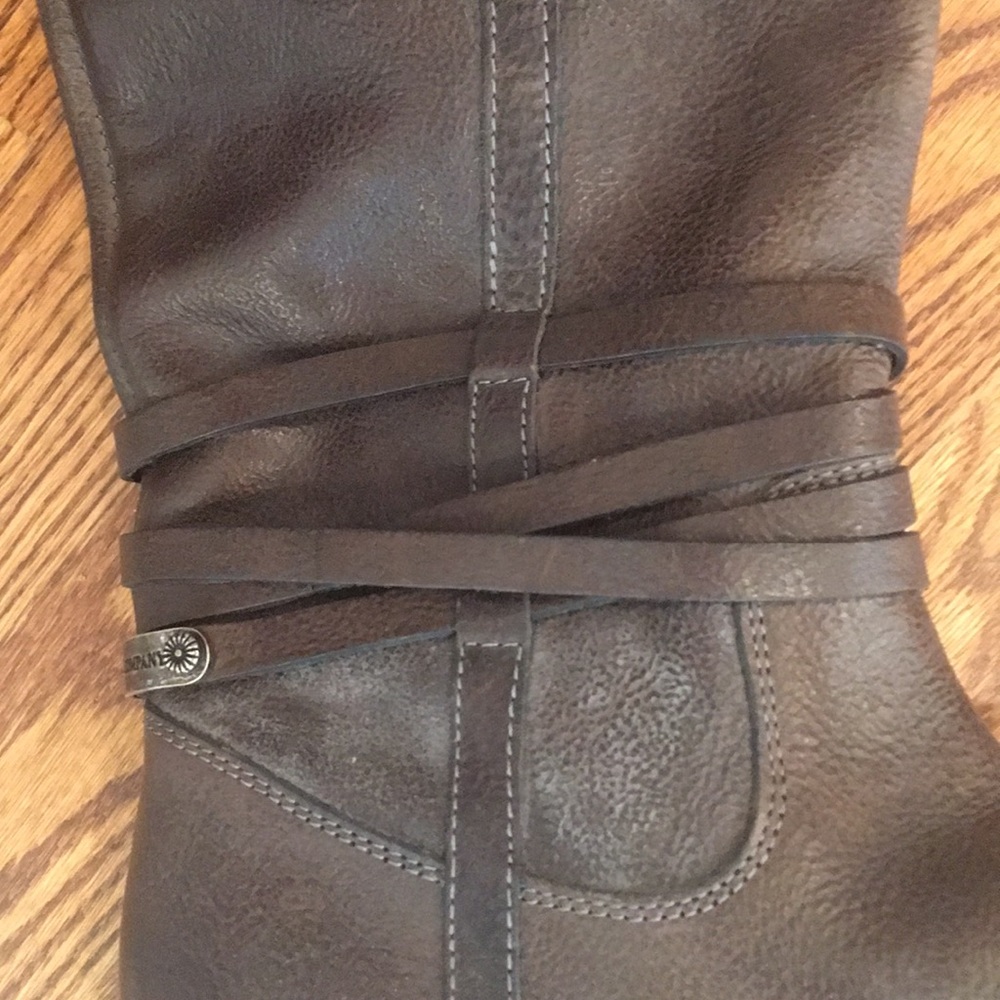 Frye boots - tall brown; nice detail - Picture 4 of 7